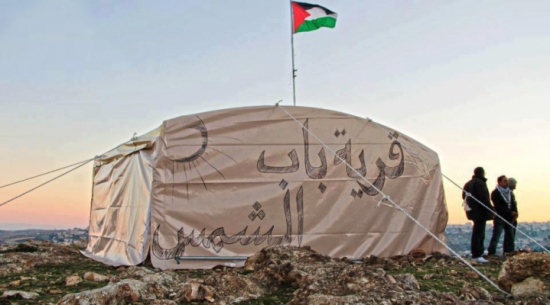 قرية " باب الشمس " نزوح فلسطيني جديد بعكس التيار " صور "